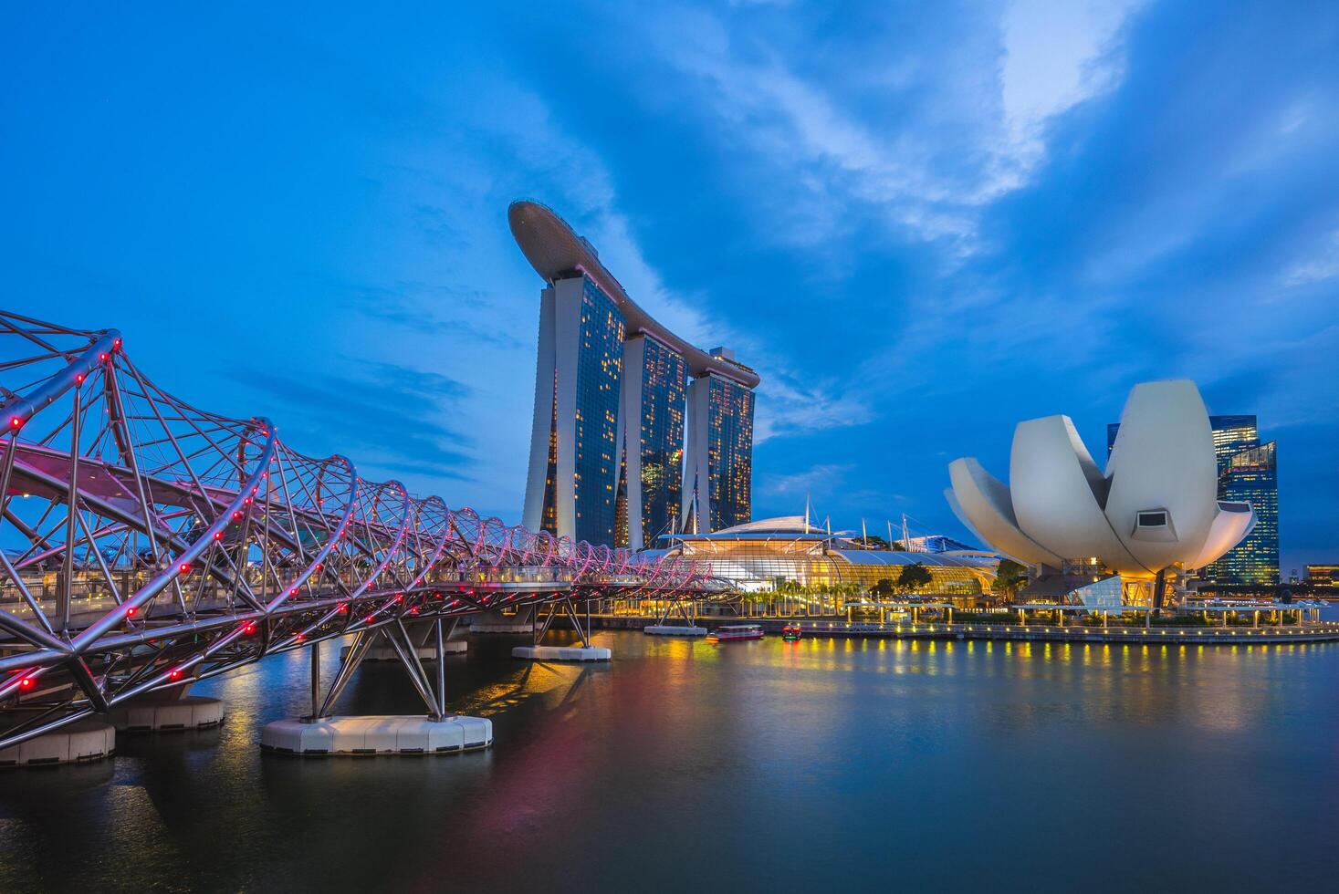 silhuett av singapore vid marinabukten foto