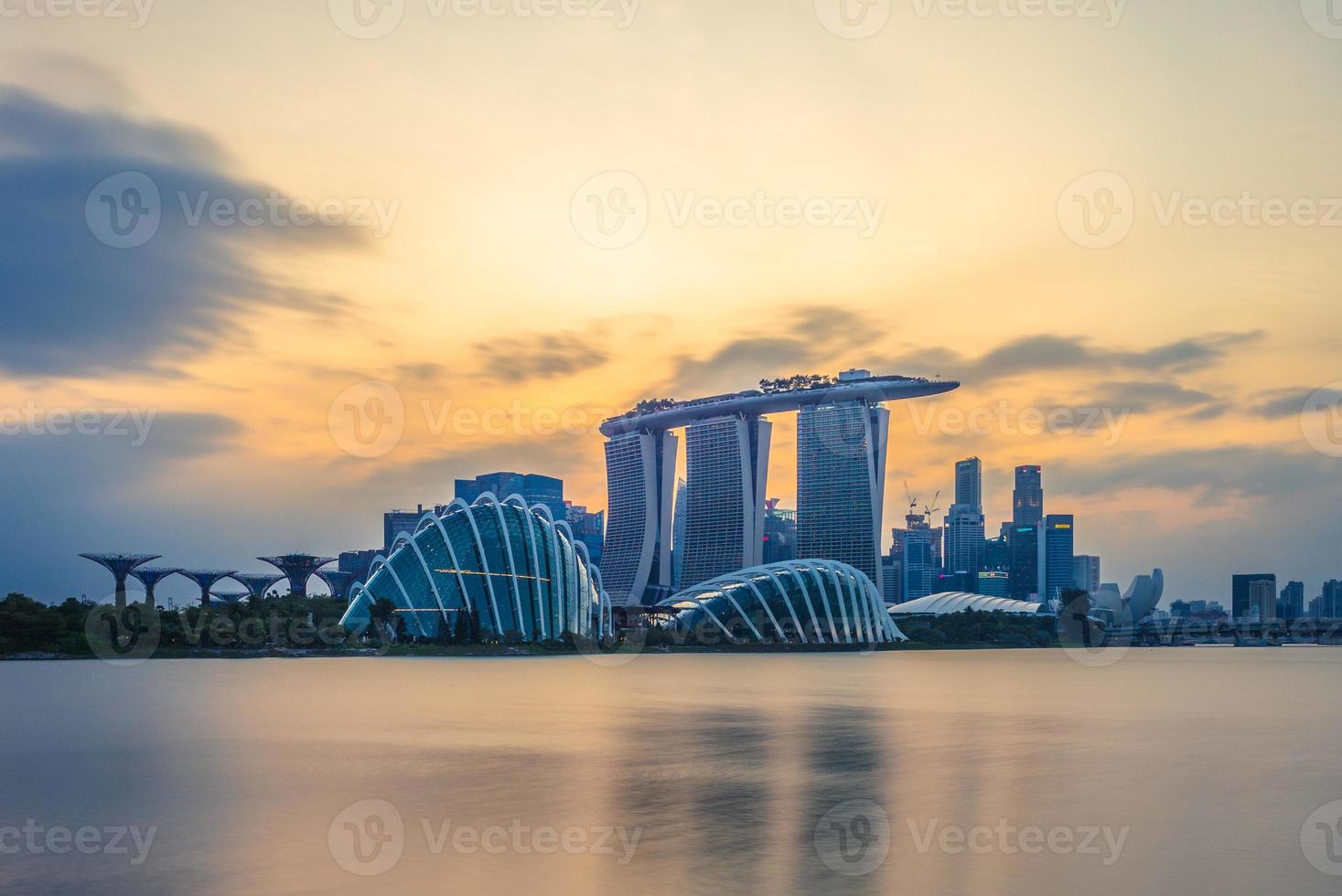 silhuett av singapore vid marinabukten foto