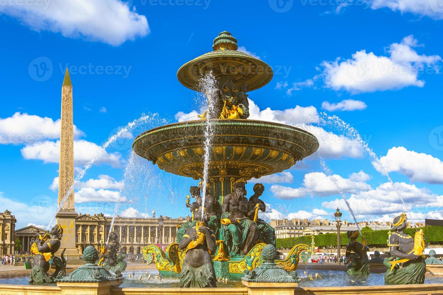 fontaines de la concorde och luxor obelisk på place de la concorde, paris, frankrike foto