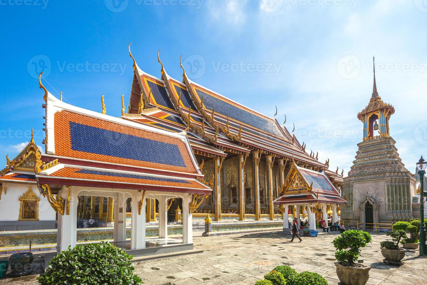 wat phra kaew på grand palace i bangkok, thailand foto