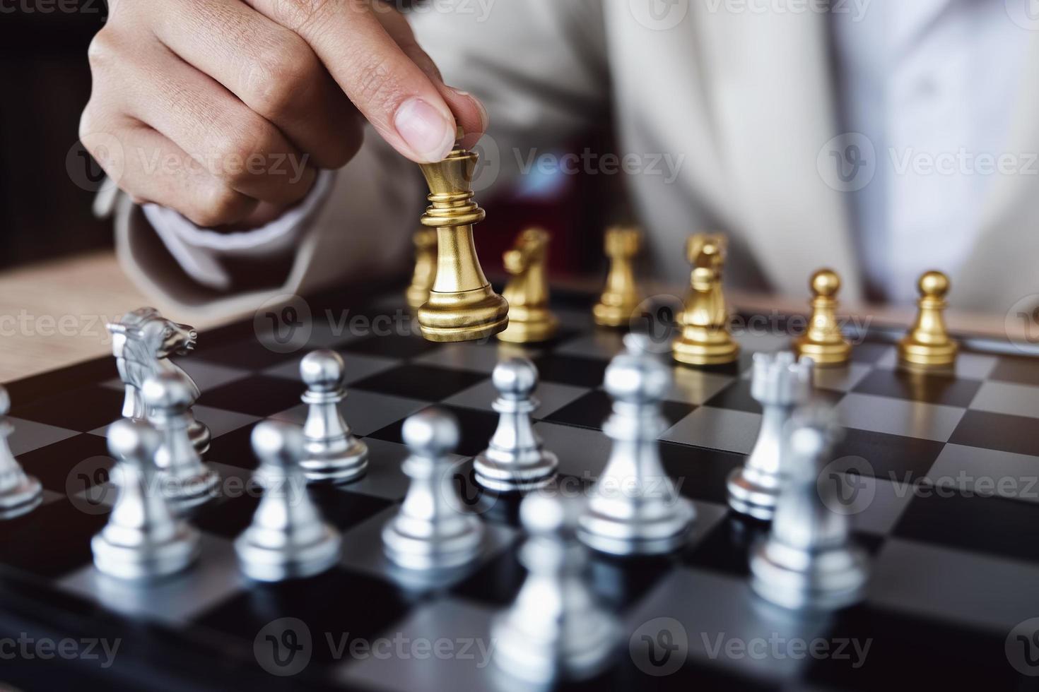 affärs konkurrens koncept med bordsschack spel foto