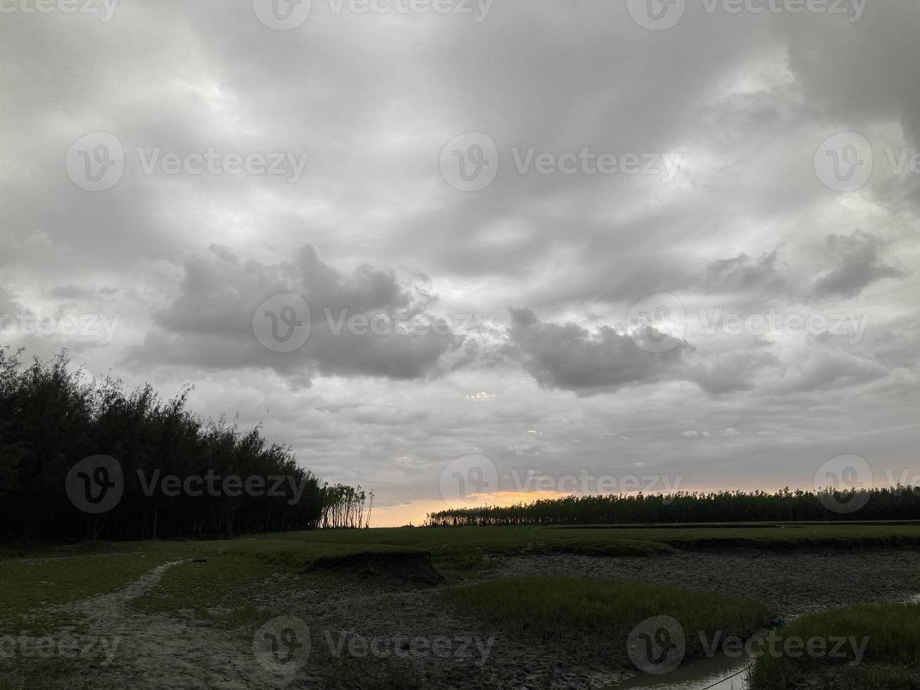 solnedgång från stranden foto