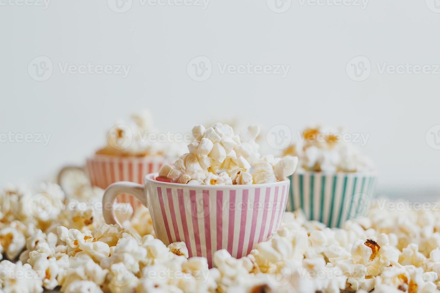 utsökt saltad popcorn foto