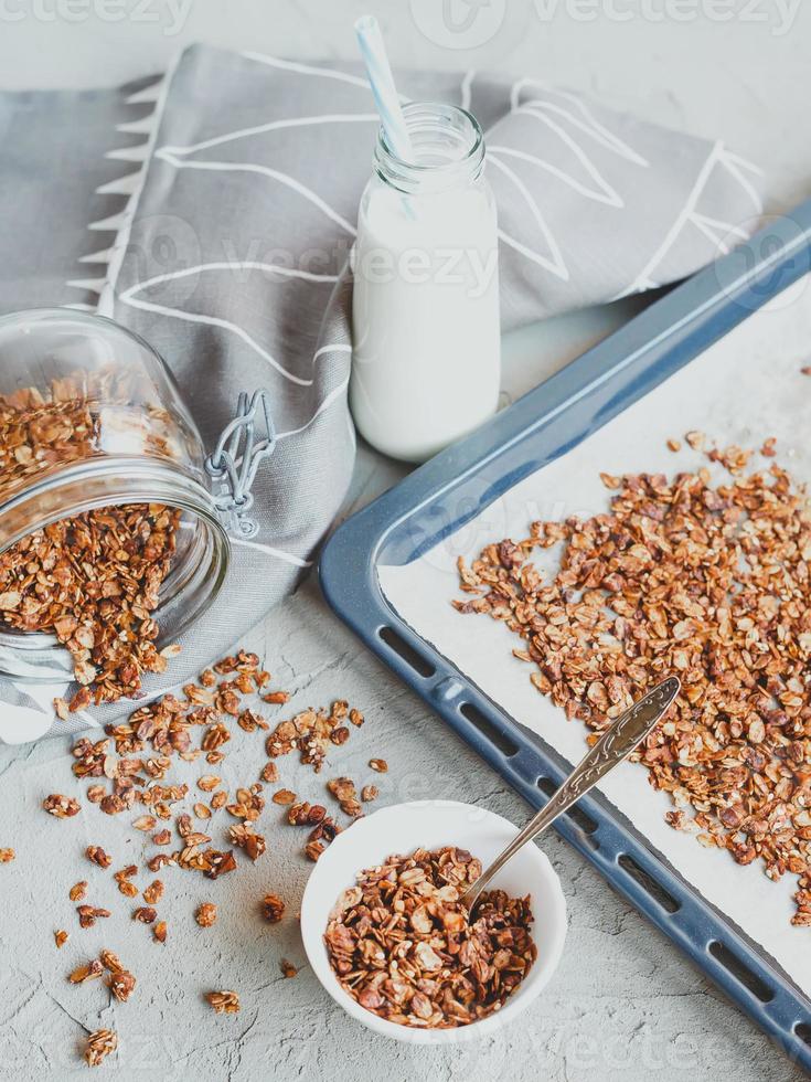 ekologisk hemlagad granola foto