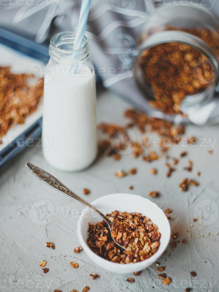 ekologisk hemlagad granola foto