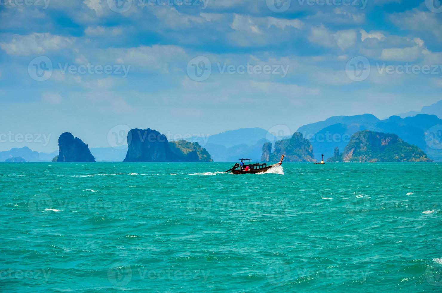 kryssningsfartyg tropisk strand phuket thailand andaman havet foto