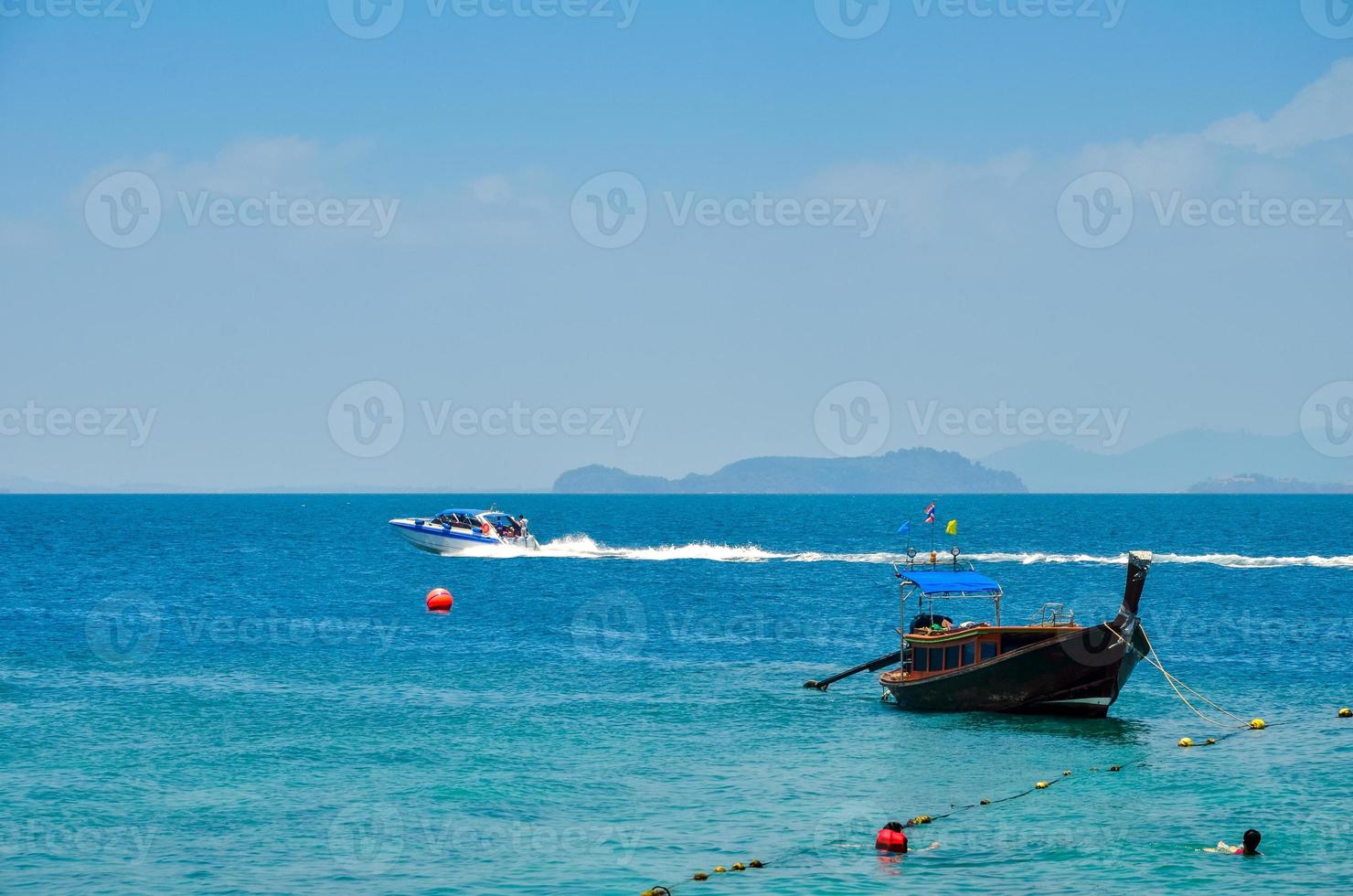 kryssningsfartyg tropisk strand phuket thailand andaman havet foto