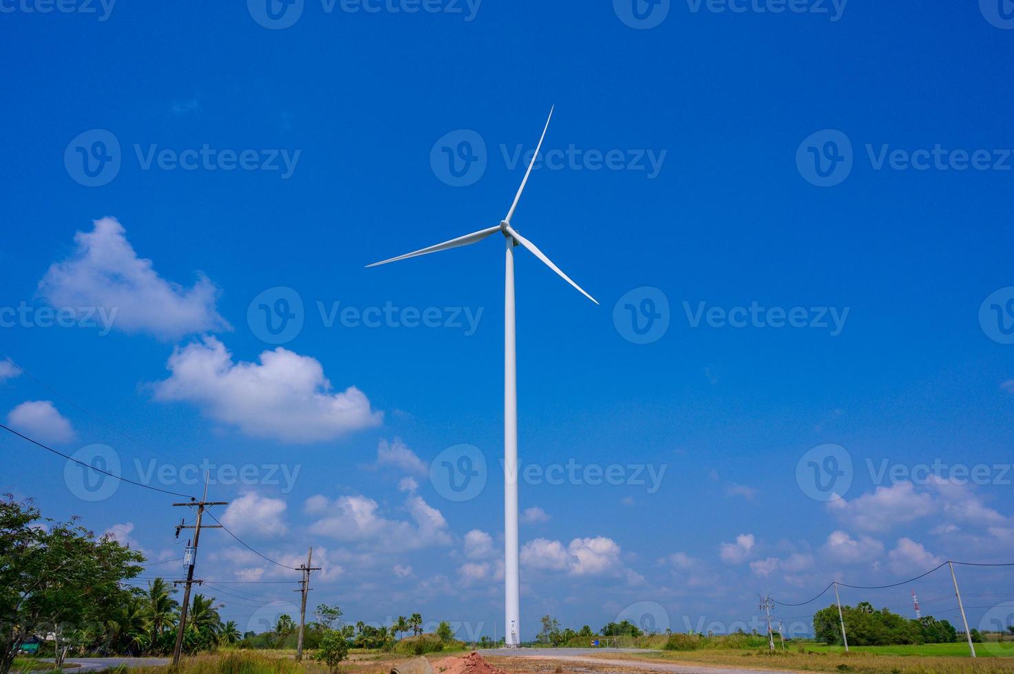 vindkraft energi grön ekologisk energiproduktion. vindkraftverk ekofält vacker himmel hua sai distrikt nakhon si thammarat thailand foto