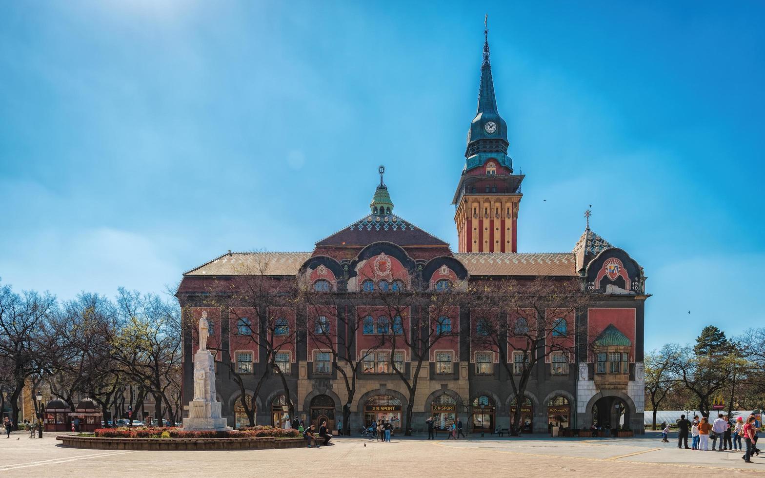 subotica, serbien, apr 01. 2017 - stadshuset i subotica foto