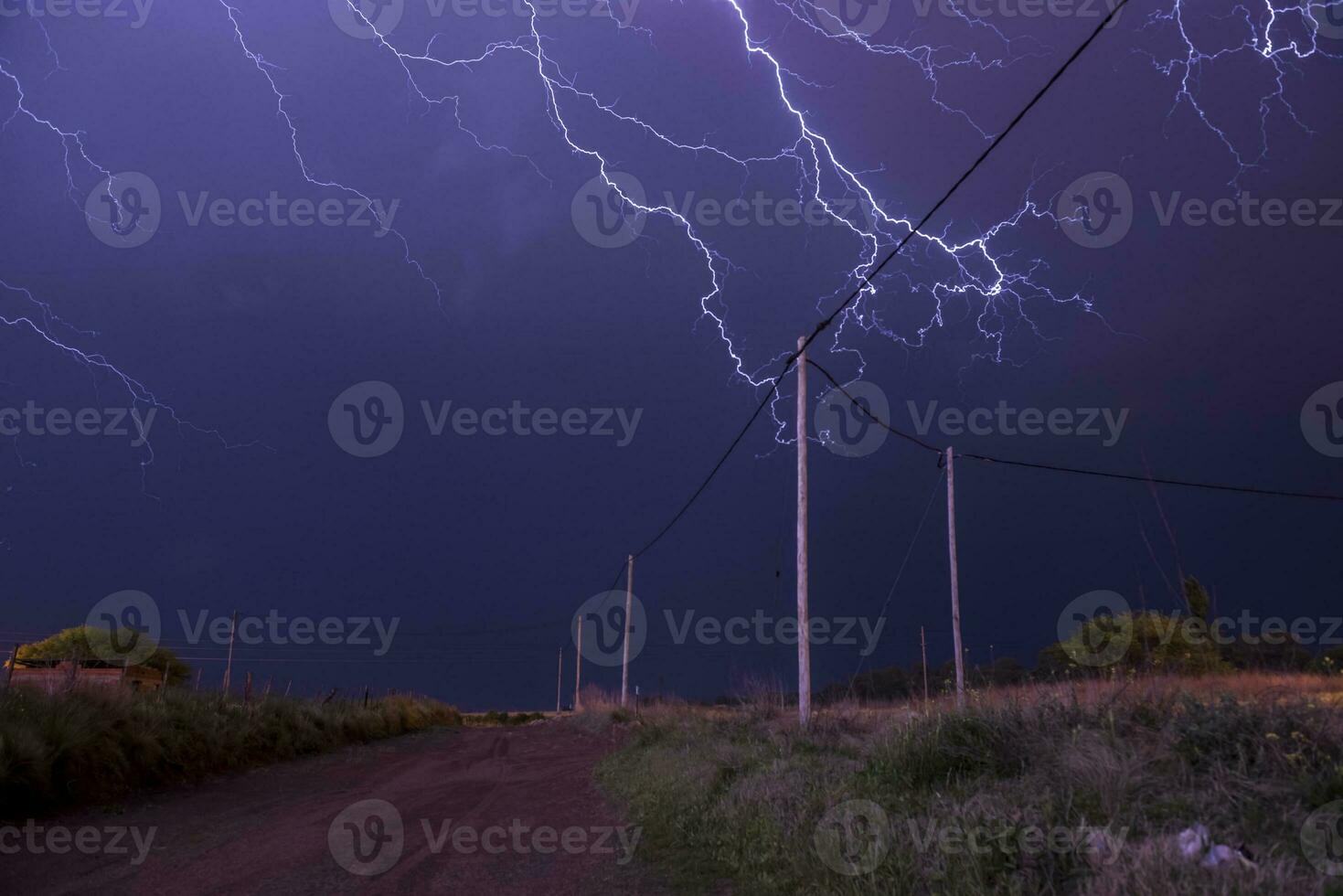 elektrisk storm i lantlig landskap , la pampa provins, patagonien, argentina. foto