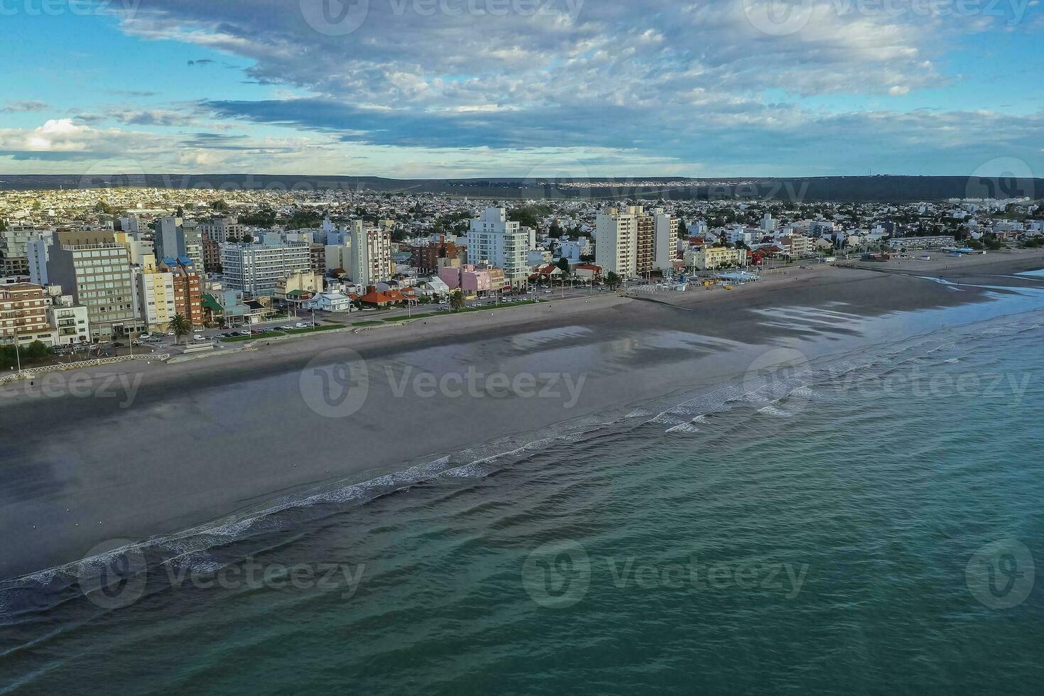 puerto madryn stad, ingång portal till de halvö valdes naturlig boka, värld arv webbplats, patagonien, argentina. foto