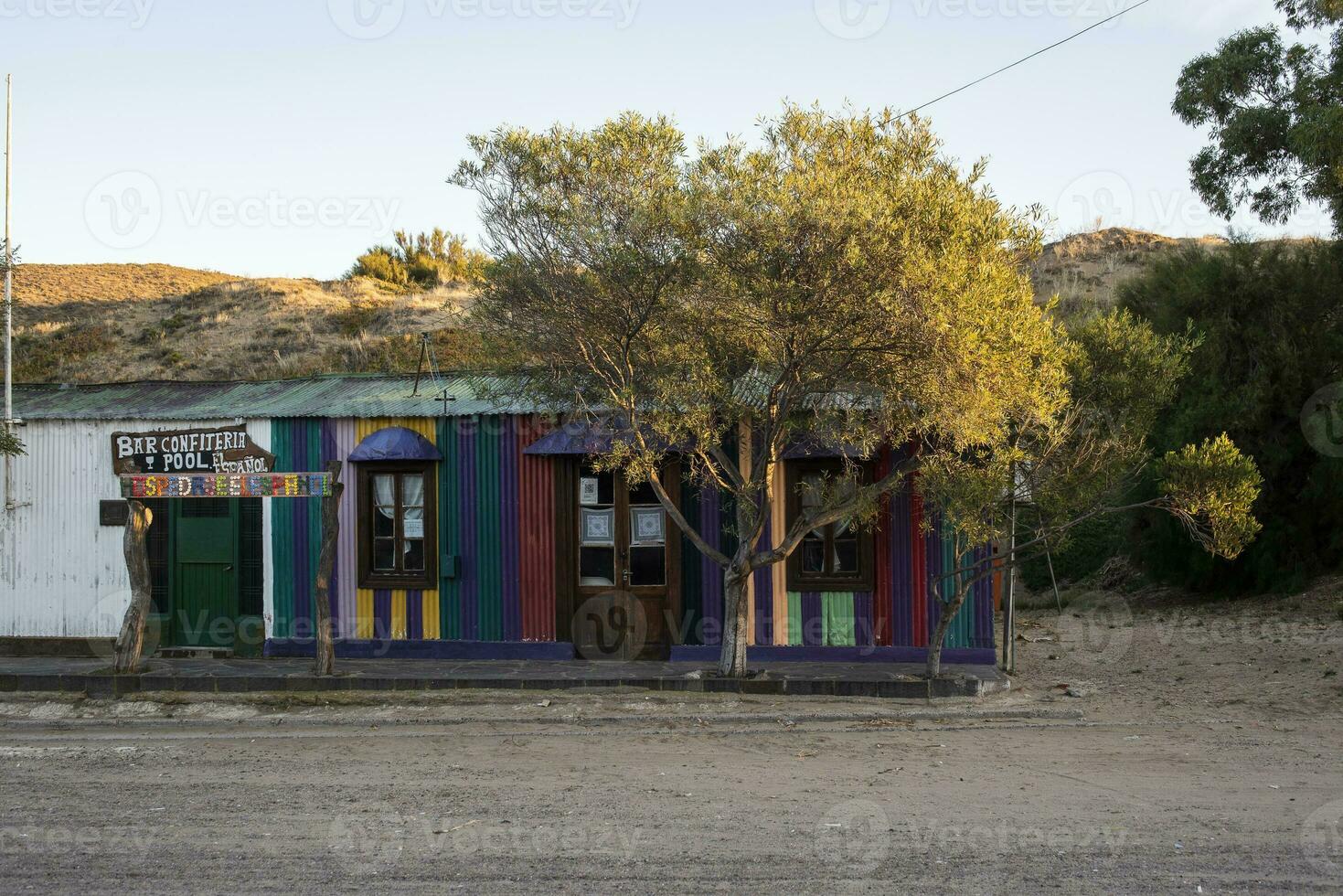 pittoresk typisk konstruktion i de stad av puerto piramider, halvö valdes, chubut provins, patagonien, argentina. foto