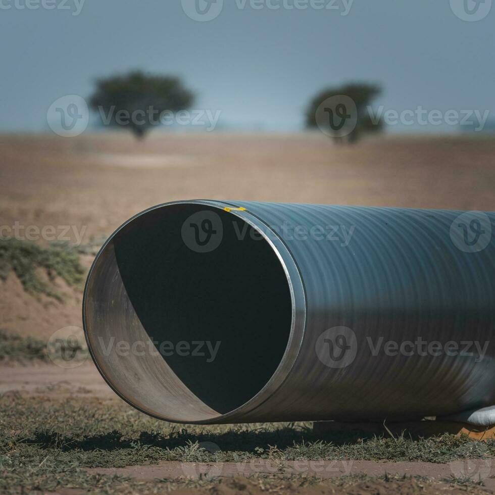 gas rörledning konstruktion, la pampa provins , patagonien, argentina. foto