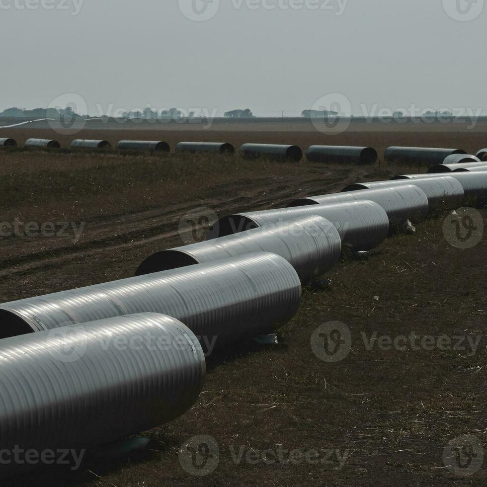 gas rörledning konstruktion, la pampa provins , patagonien, argentina. foto