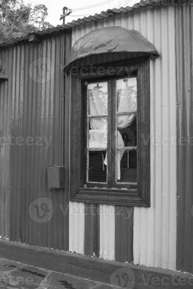 pittoresk typisk konstruktion i de stad av puerto piramider, halvö valdes, chubut provins, patagonien, argentina. foto