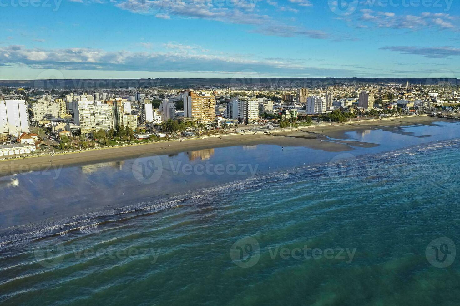 puerto madryn stad, ingång portal till de halvö valdes naturlig boka, värld arv webbplats, patagonien, argentina. foto