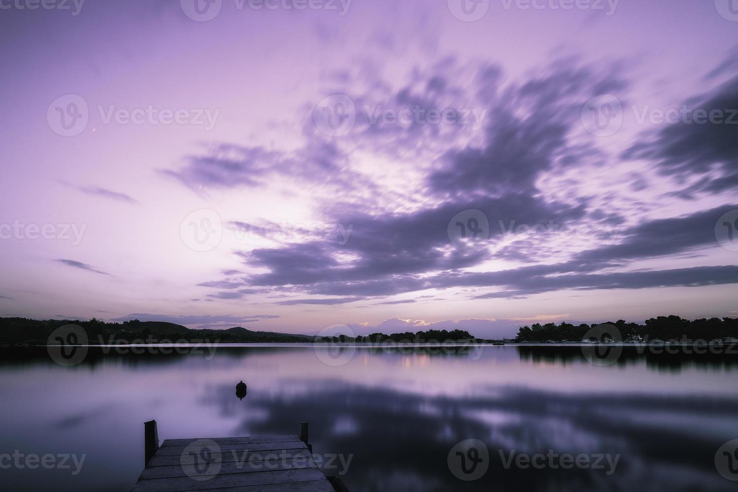 solnedgång över båthamnen. båthamn vid solnedgången, halvön kassandra, Halkidiki, Grekland. foto