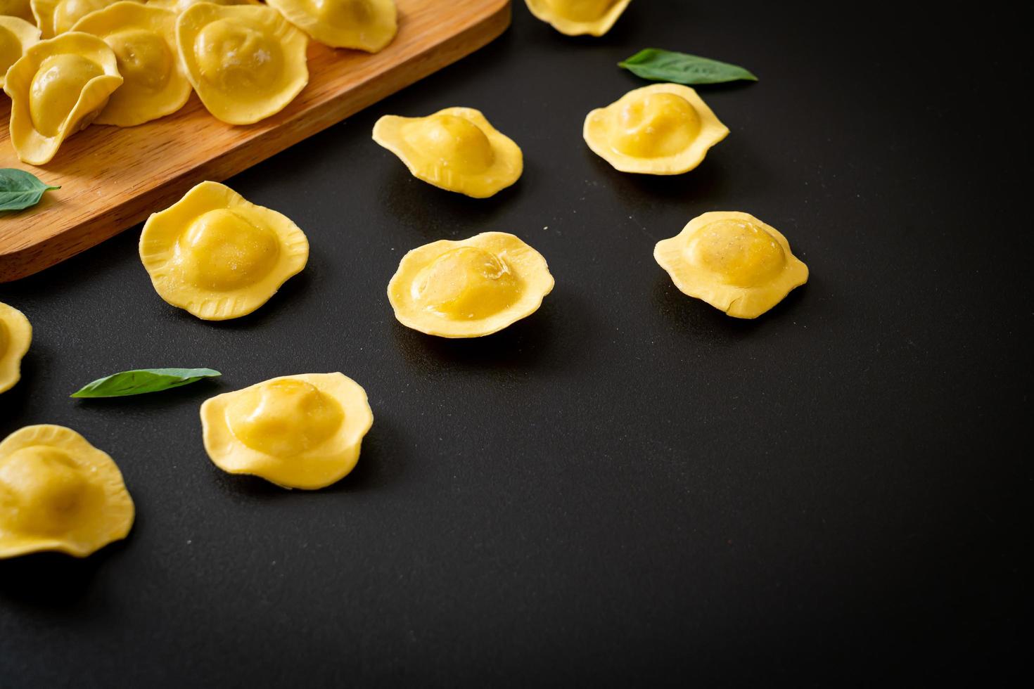 traditionell italiensk ravioli pasta foto