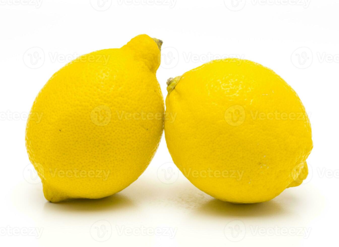 citron- isolerat. realistisk citron- på en vit bakgrund. foto