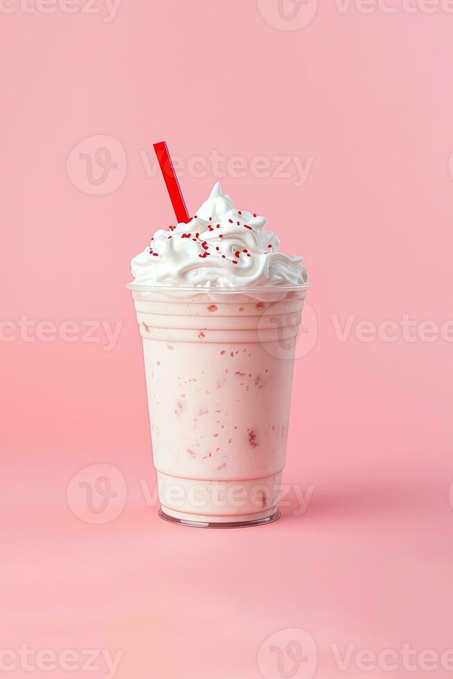 jordgubb milkshake i plast hämtmat kopp isolerat på rosa bakgrund. ai genererad foto