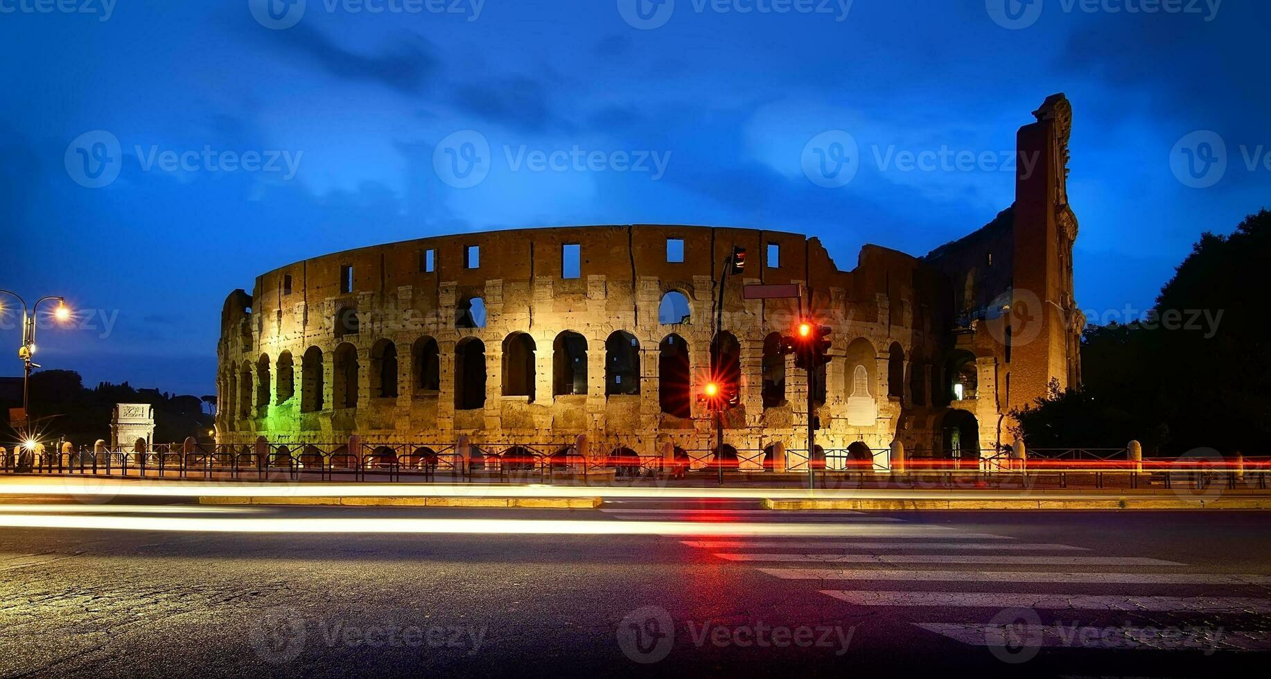 colosseum på de solnedgång foto