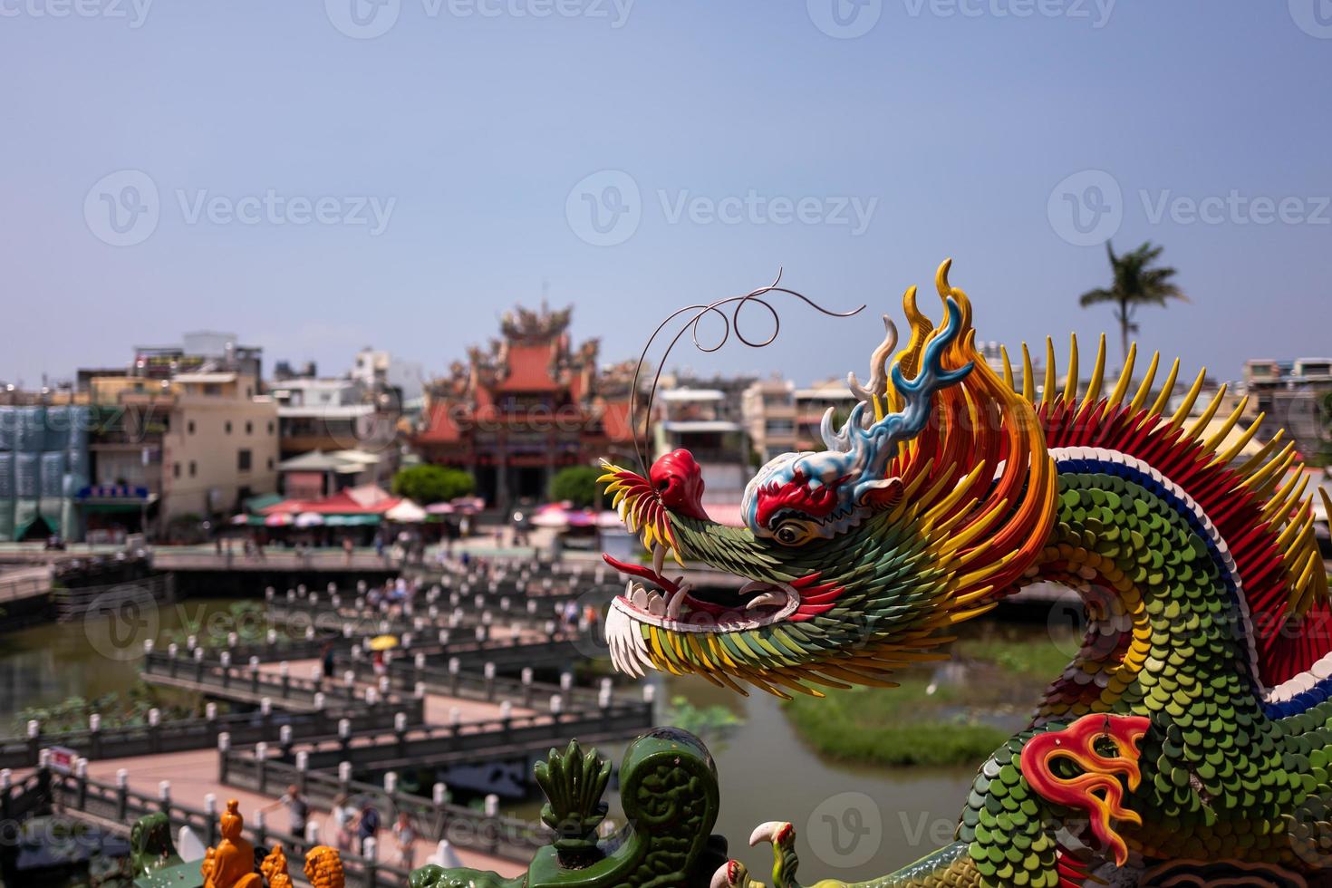 draken och tigerpagoden i Kaohsiung foto