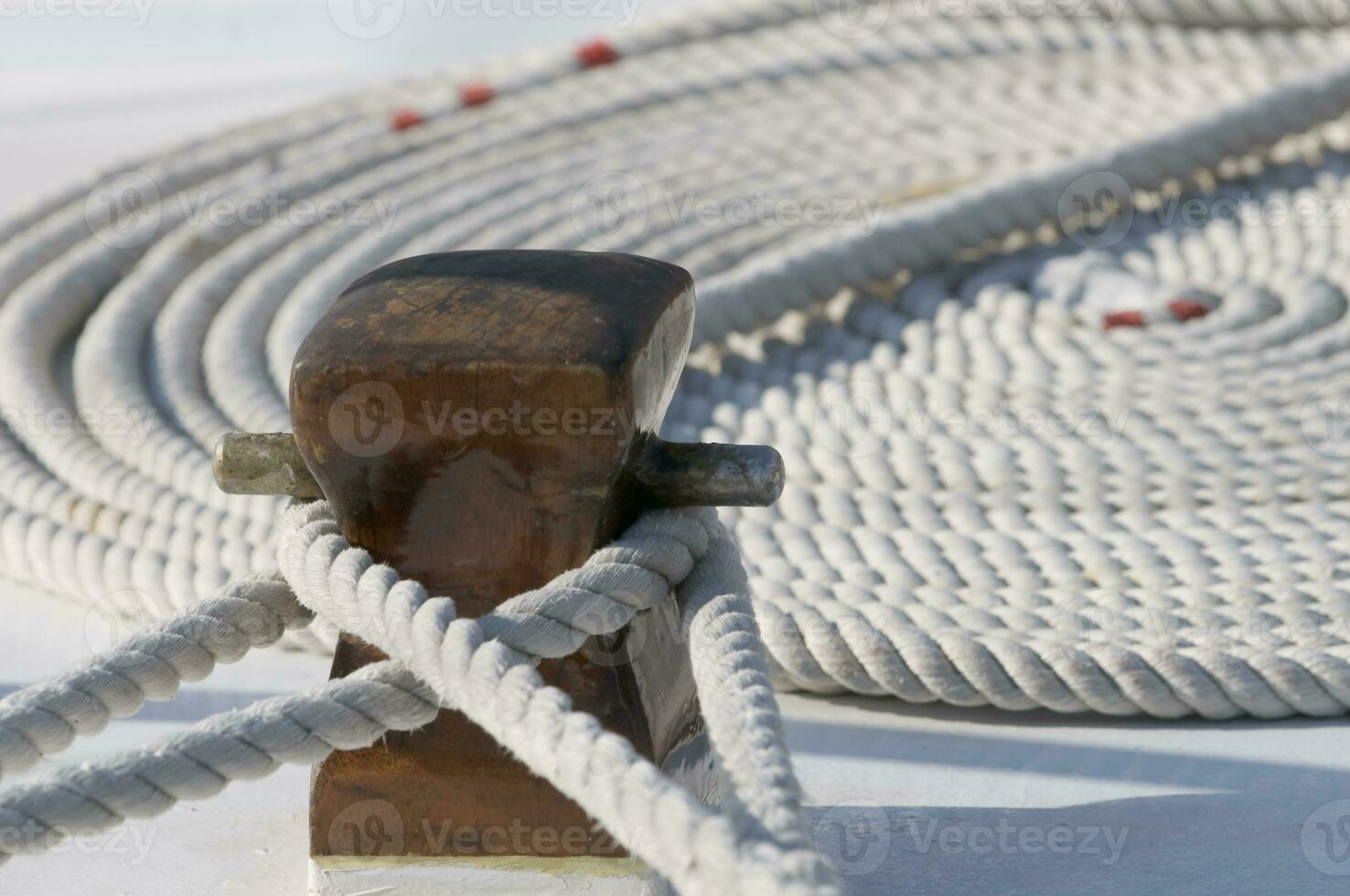 stänga upp av segelbåt foto