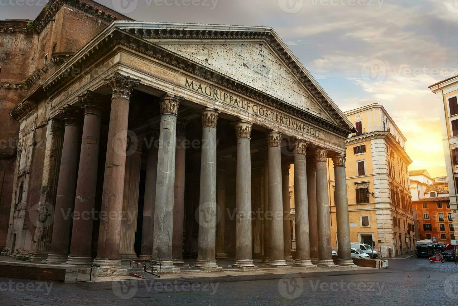 pantheon på solnedgång foto