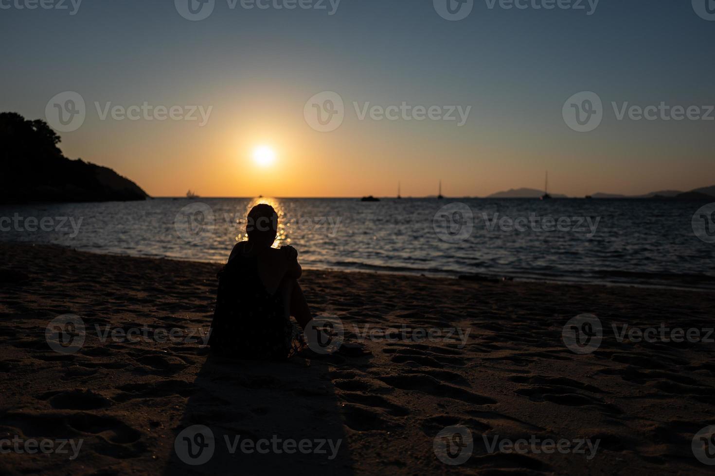 solnedgång en koh lipe solnedgångstrand i Thailand foto