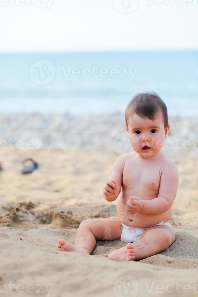 baby på stranden foto