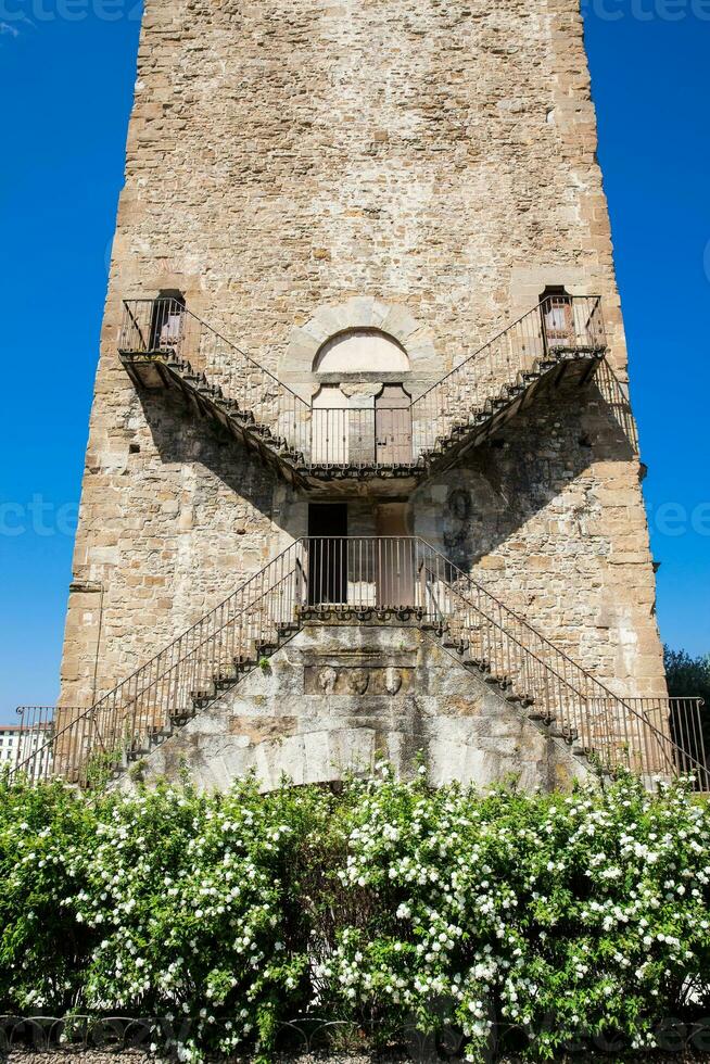 torn av san niccolo en Port byggd på 1324 som en försvar torn belägen i piazza poggi i florens foto