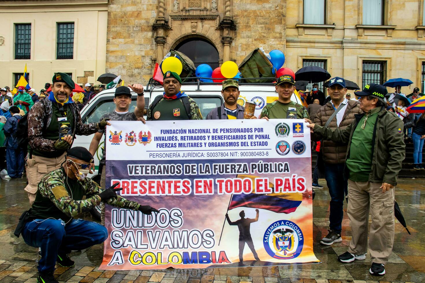 Bogota, colombia, 19 juli 2023. fredlig protest av de medlemmar av de aktiva boka av de militär och polis krafter i bogota colombia mot de regering av gustavo petro foto