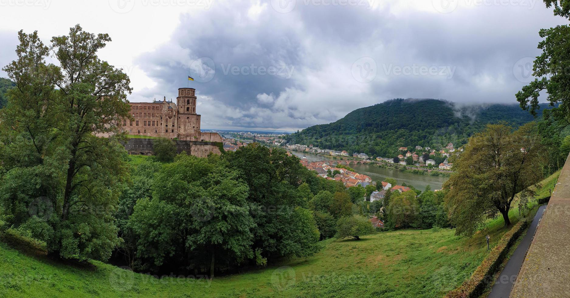 panorama av Heidelbergs slott och medeltida stad Heidelberg, Tyskland foto