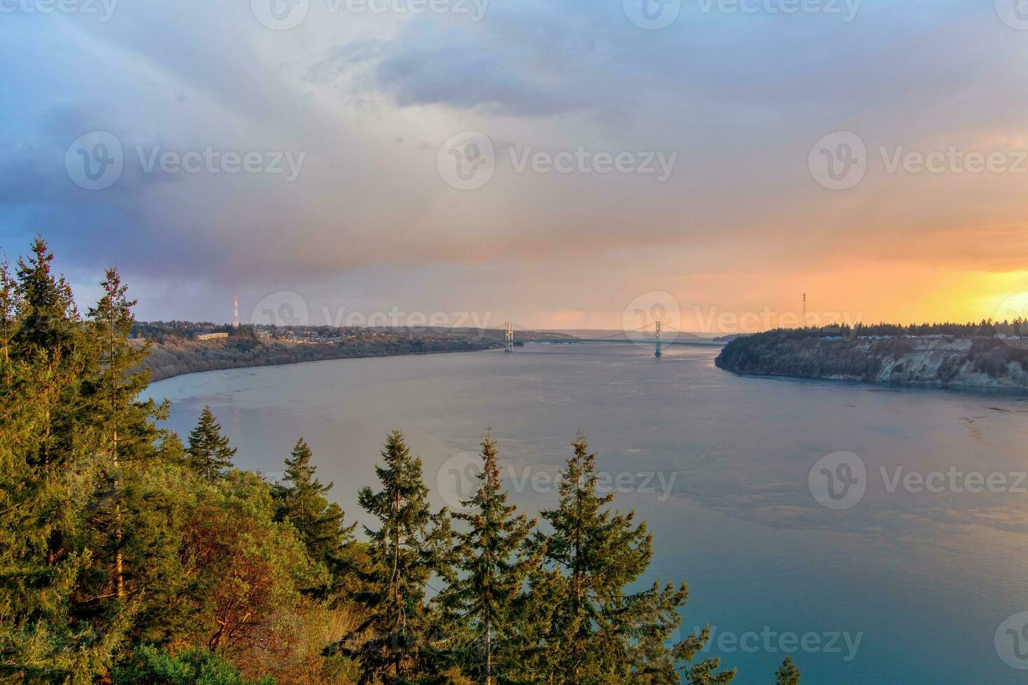 de tacoma narrows på solnedgång foto