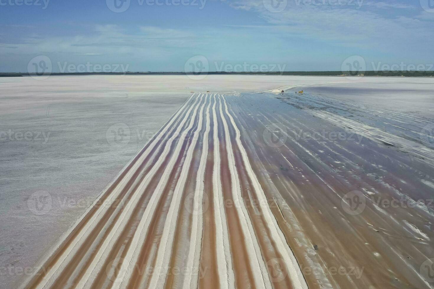 salt skörda i salt lagun mina, saliner grandes de hidalgo, la pampa, patagonien, argentina. foto