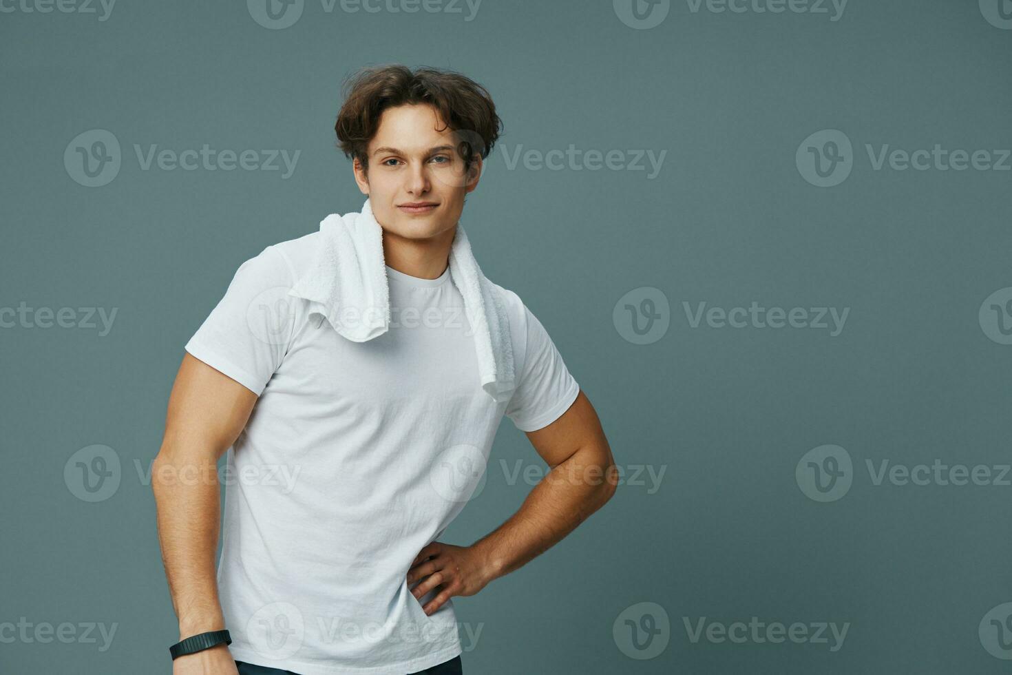 man t-shirt sport kropp atletisk vit mode passa handduk ung bakgrund livsstil foto