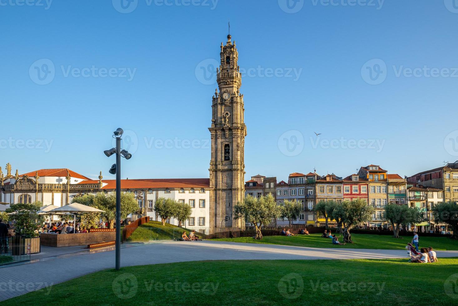 clerigos tower är ett klocktorn i clerigos kyrka i Porto, Portugal foto