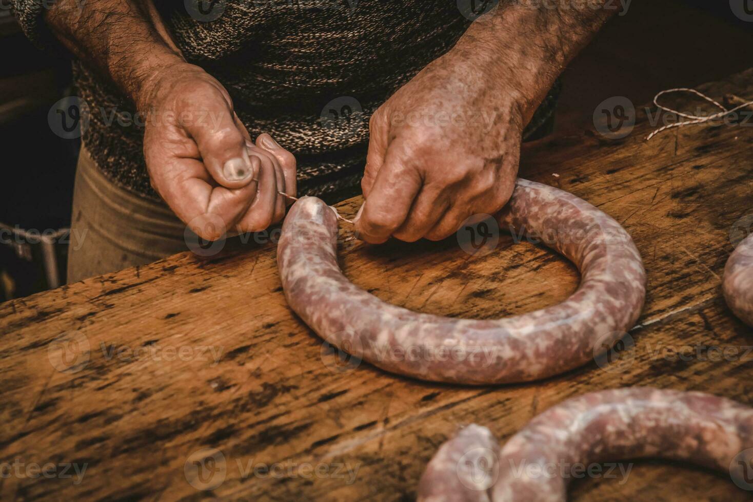 handgjort korv förberedelse, argentine tradition, pampas, patagonien foto