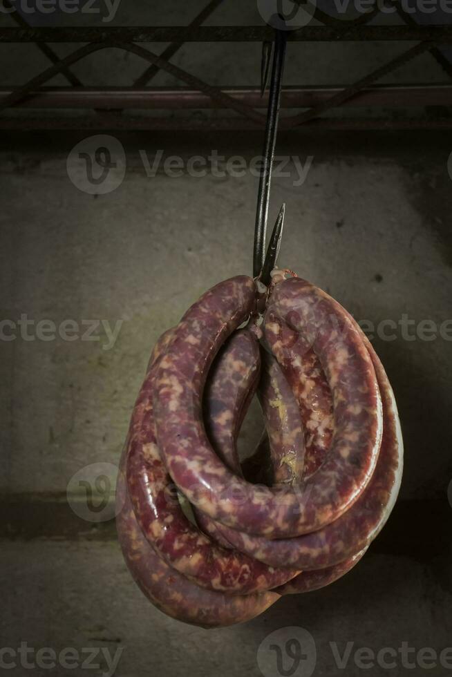 handgjort korv förberedelse, argentine tradition, pampas, patagonien foto