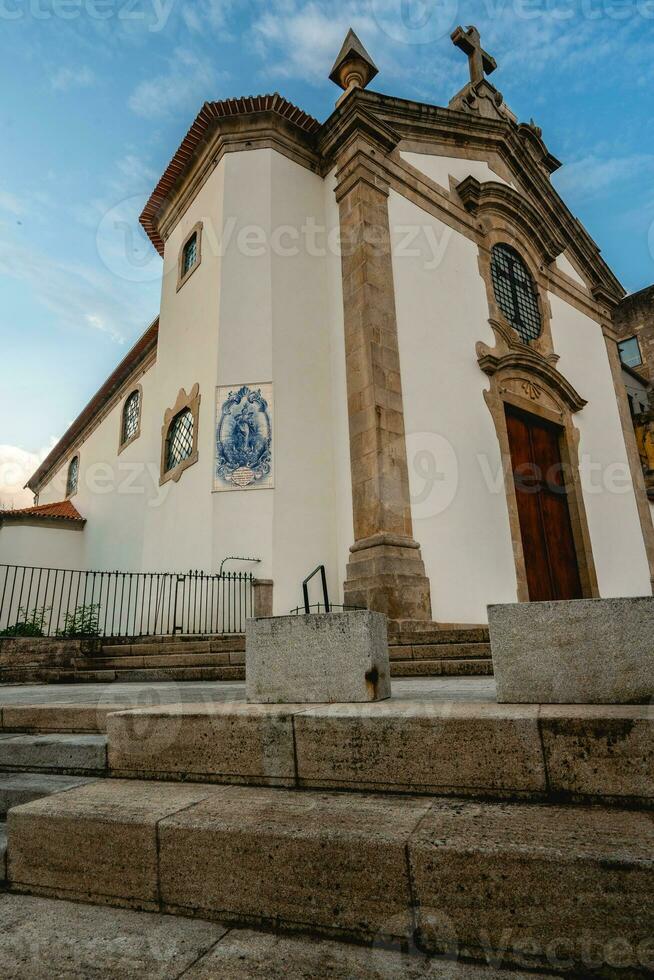 katolik kyrka santa marinha i vila nova de gaia, portugal. foto