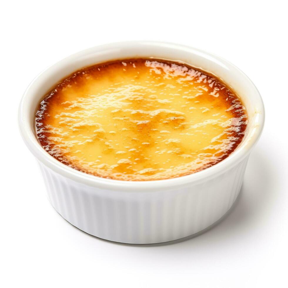 utsökt creme brulee isolerat på vit bakgrund foto