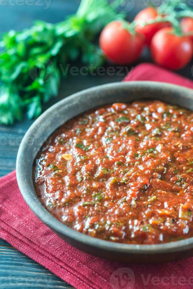 skål av marinara - italiensk tomat sås foto