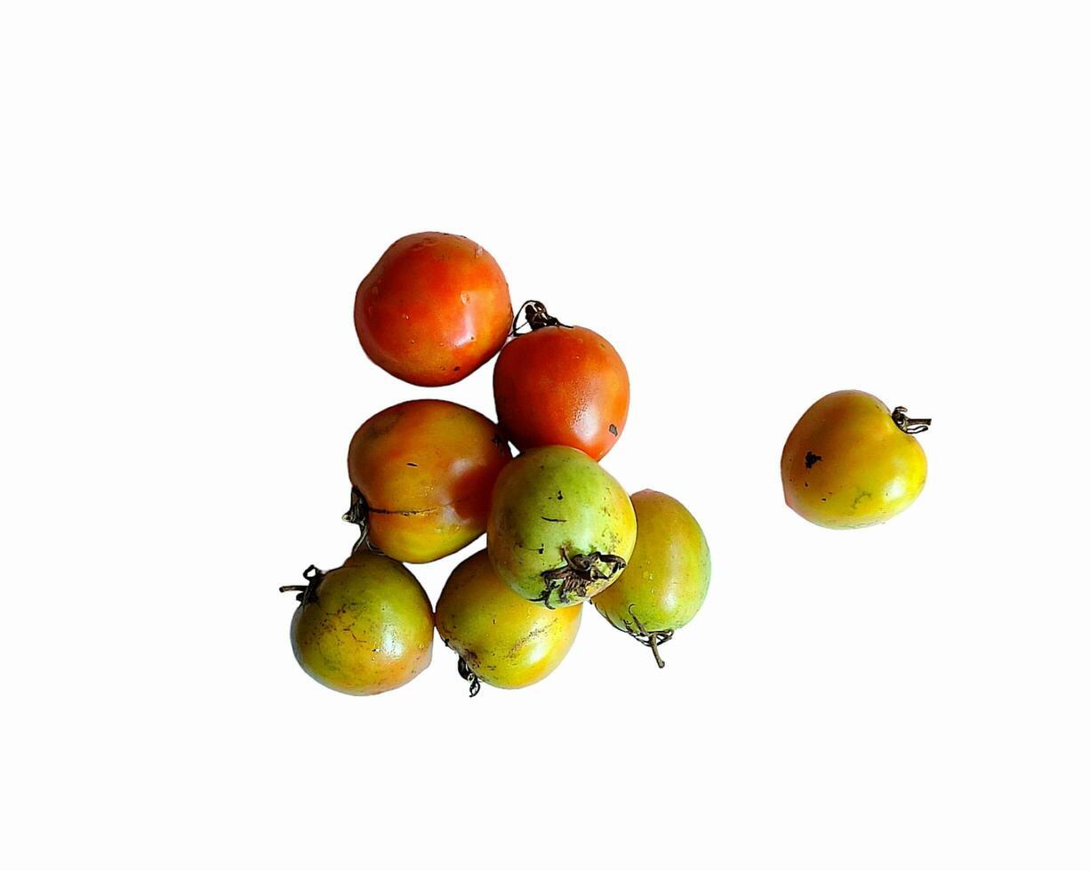 detta är en tomat, en frukt den där har många fördelar och innehåller vitaminer. foto