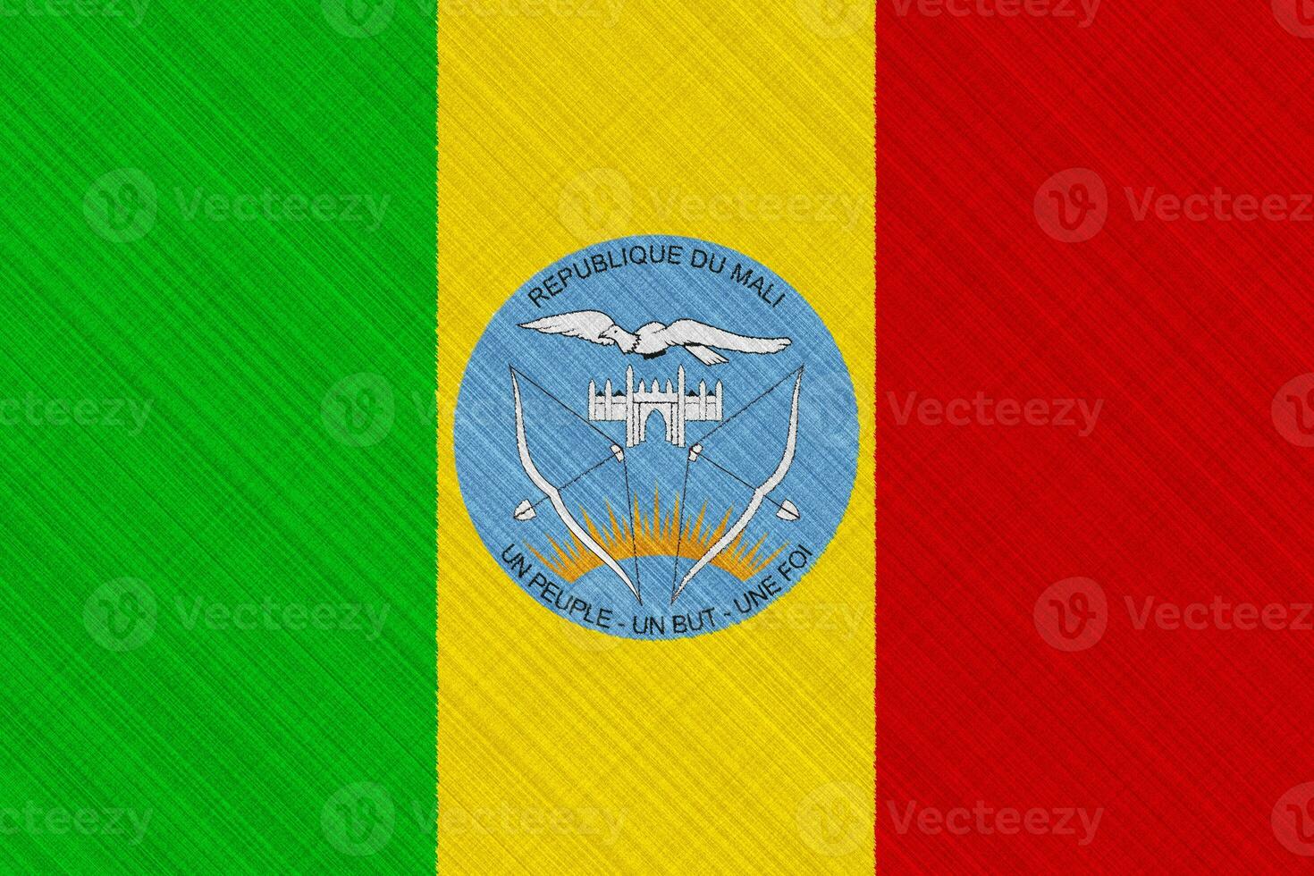flagga och täcka av vapen av republik av mali på en texturerad bakgrund. begrepp collage. foto