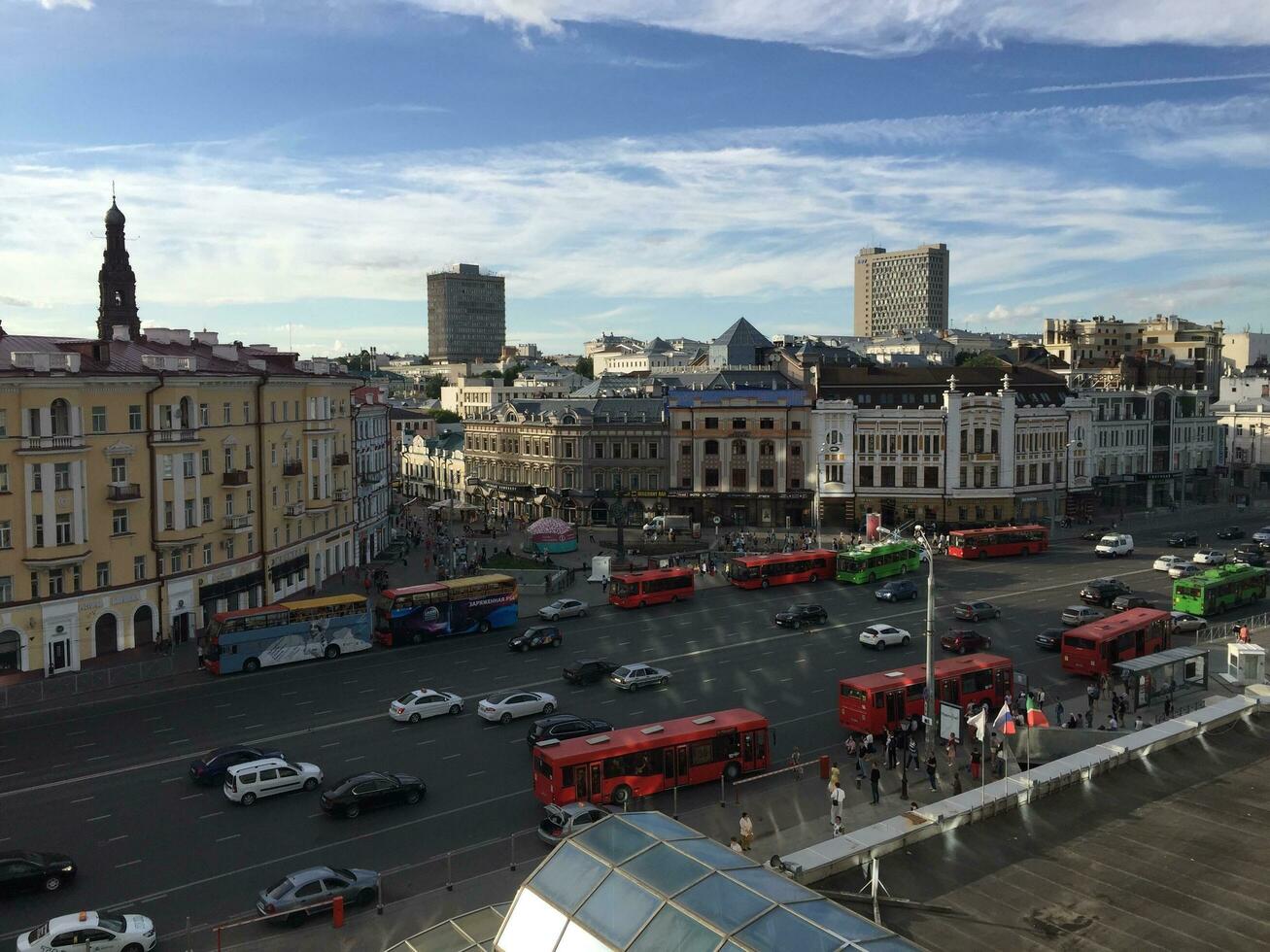 Ryssland, kazan - augusti 8, 2017, se av de stad Centrum tukaya fyrkant. foto