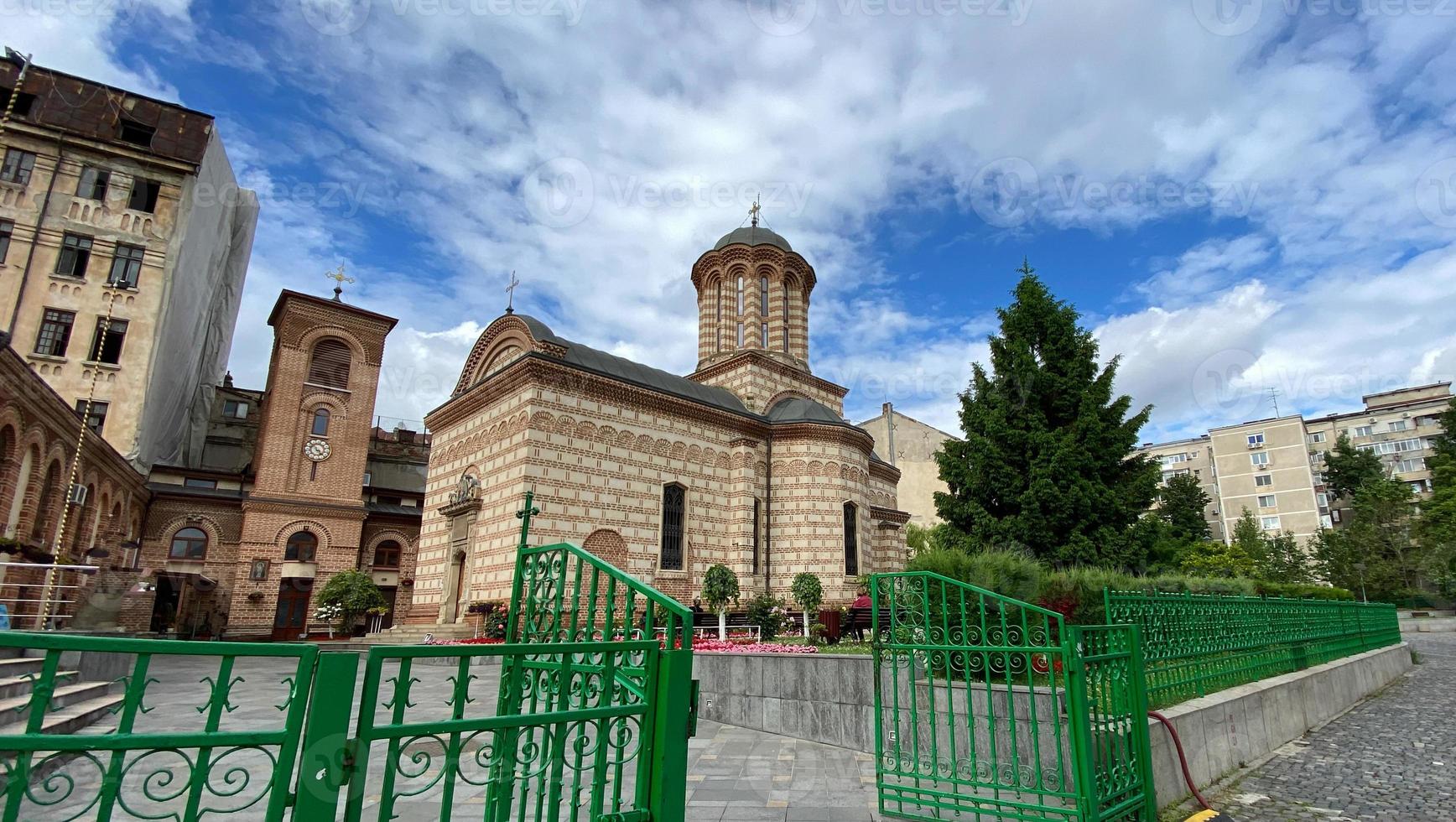 klassisk gammal rumänsk kristen ortodox kyrka foto