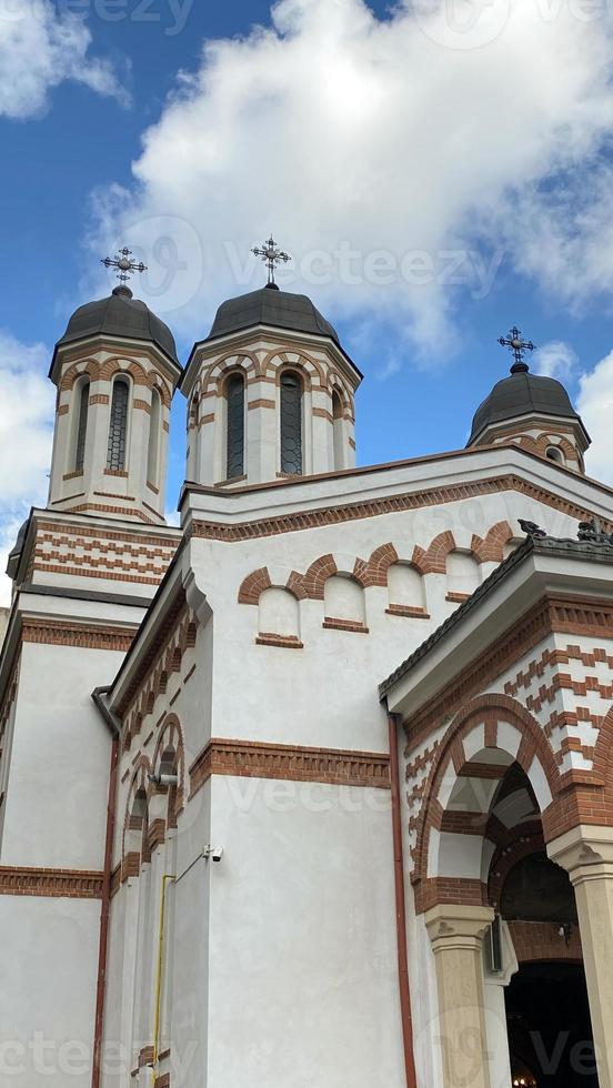 klassisk gammal rumänsk kristen ortodox kyrka foto