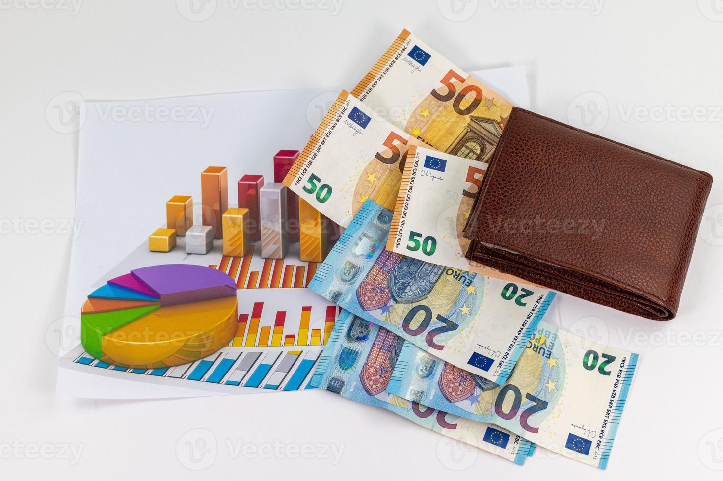 20 och 50 eurosedlar med diagram och portföljer foto