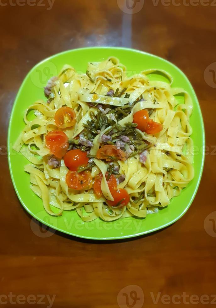 tagliatelle med sparris foto