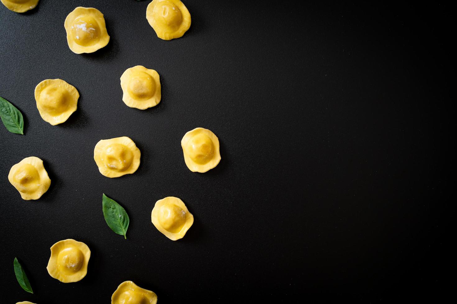 traditionell italiensk ravioli pasta foto